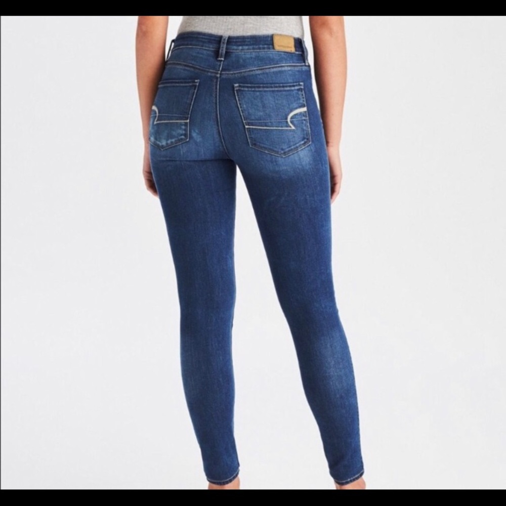 AMERICAN EAGLE SUPER HI- RISE JEANS